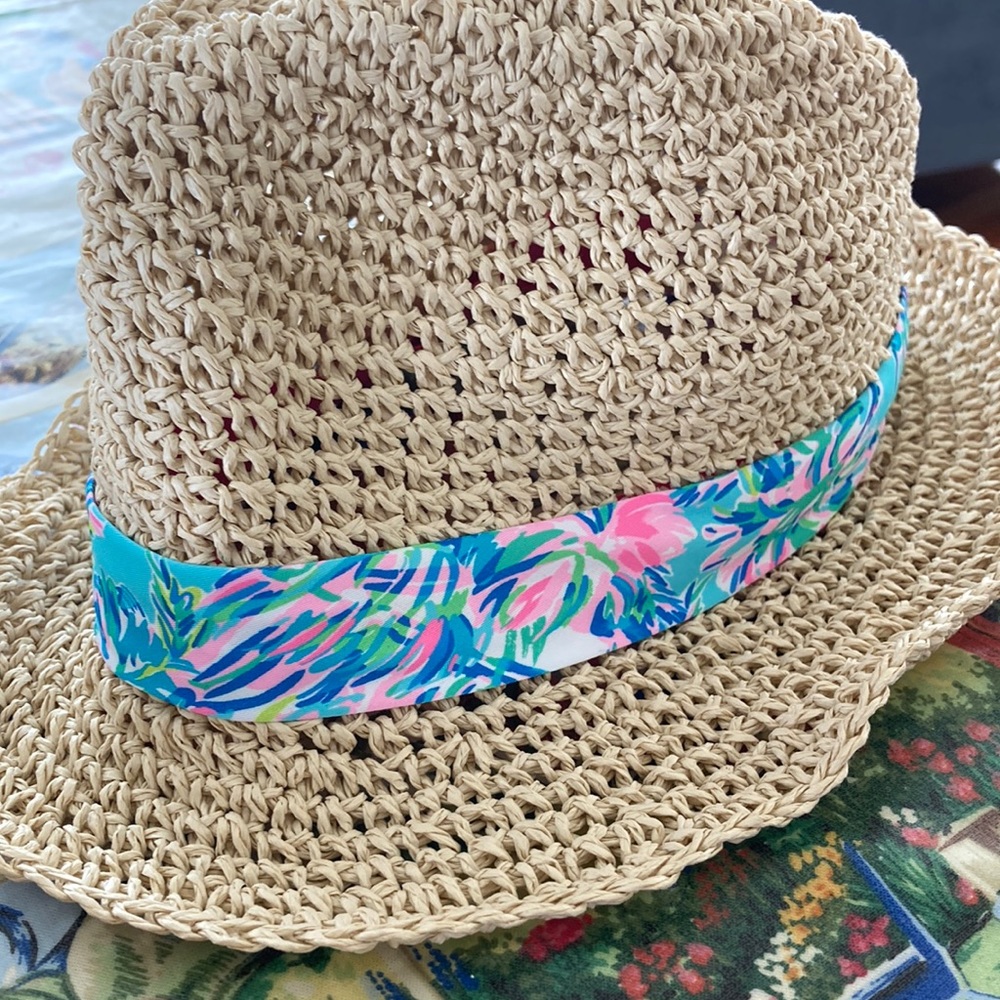 Lilly Pulitzer poolside hat. NWT Cabana cocktail print 🌸🌸🌸🌸